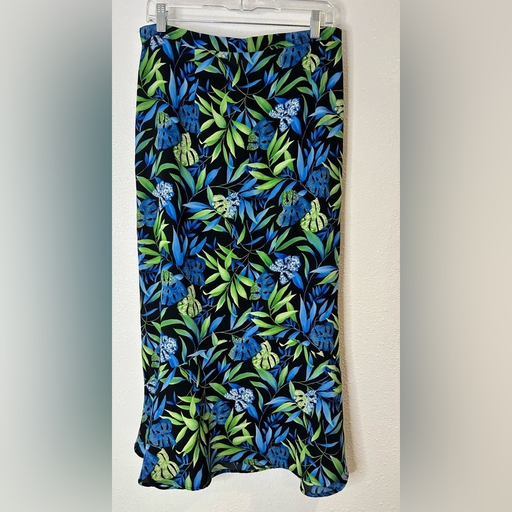 Sag Harbor Black Skirt with Blue and Green Floral Design Size 16